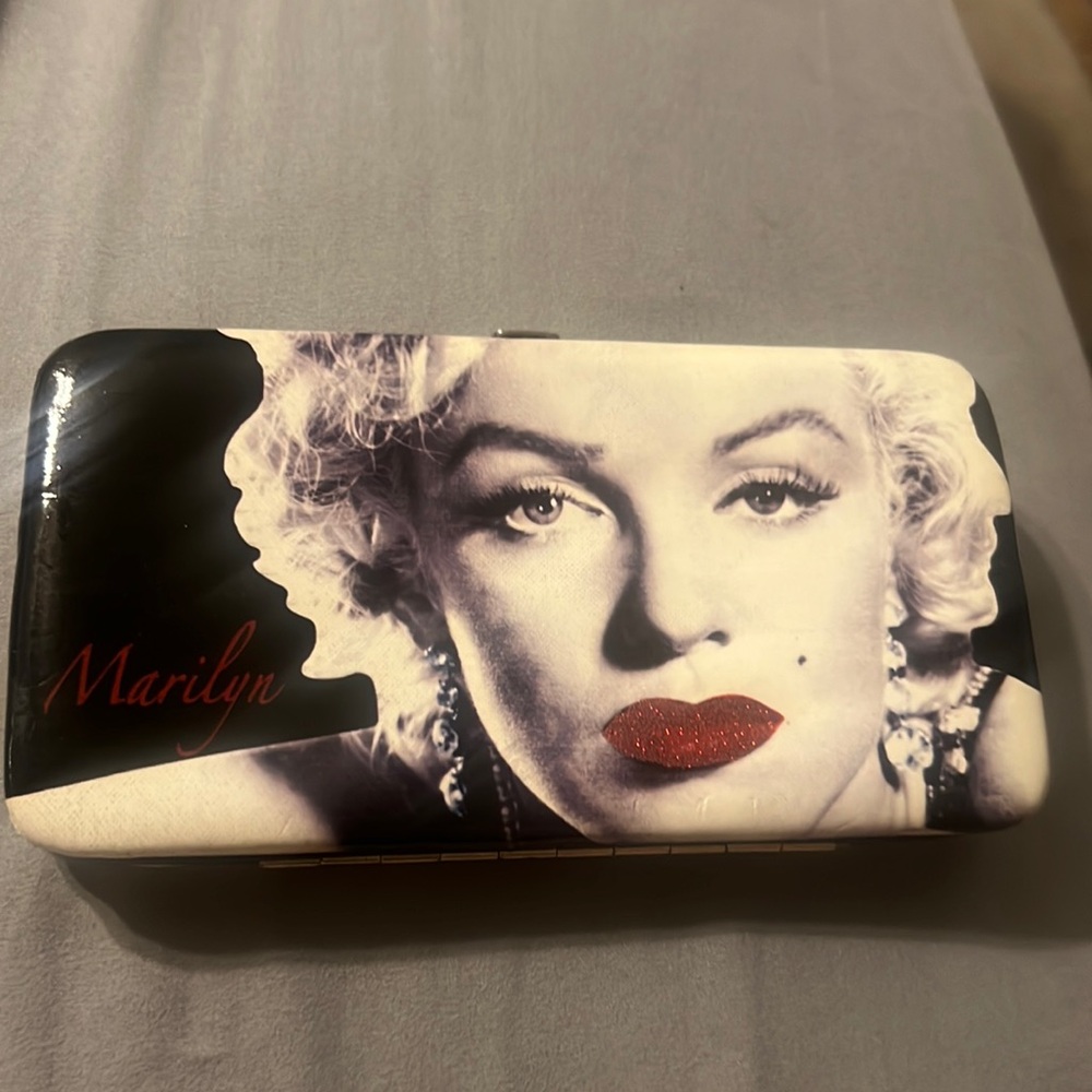 Black and white Marilyn Monroe wallet